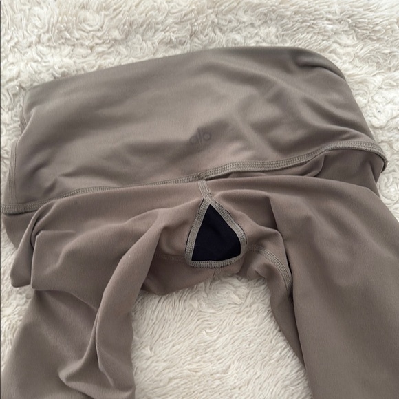 Alo Yoga Taupe Leggings - Picture 7 of 7